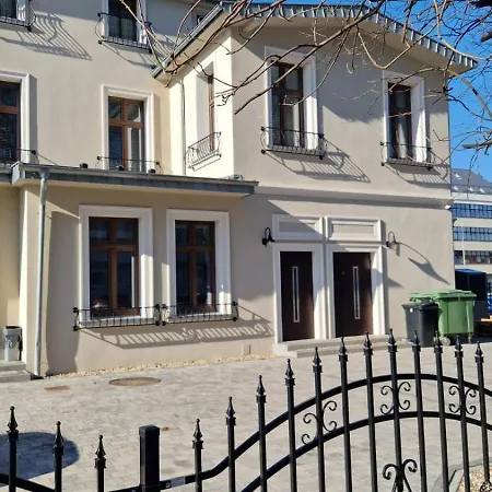 Jaracza 28/11 アパート *