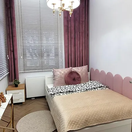 Jaracza 28/11 アパート *